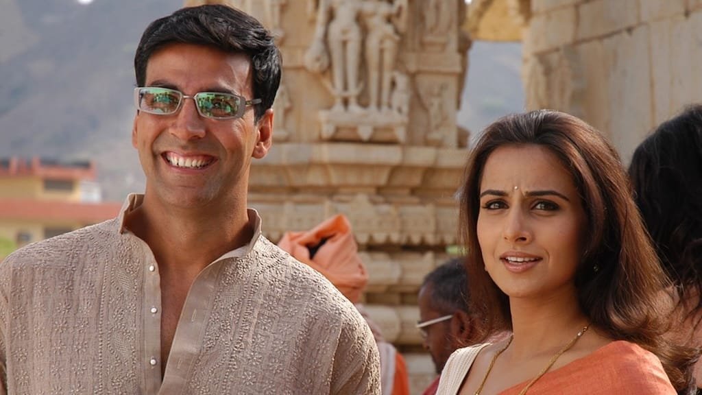 Bhool Bhulaiyaa (2007)A perfect blend of comedy and psychological thriller, Bhool Bhulaiyaa remains one of Bollywood’s most iconic entertainers. Akshay Kumar’s comic timing, Vidya Balan’s unforgettable performance, and Priyadarshan’s direction make this a timeless favourite.Why Watch: Superb humour, memorable scenes, and a gripping backstory.